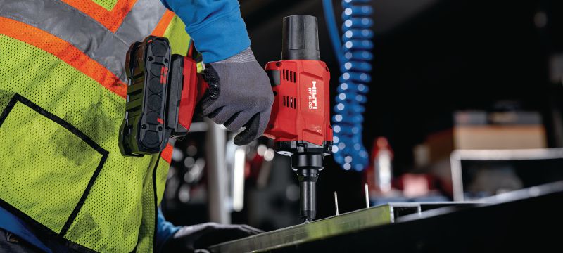 RT 6-22 Cordless rivet tool Cordless rivet tool for rapid, low-effort cladding installation and metal fabrication using steel or aluminum rivets (Nuron battery platform) Applications 1