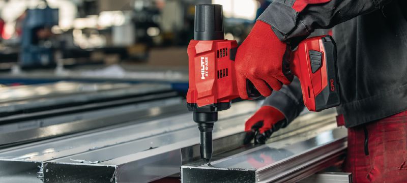 RT 6-A22 Cordless rivet tool 22V cordless rivet tool powered by Li-ion batteries for installation jobs and industrial production using rivets up to 3/16 in diameter (up to 13/64 for aluminum rivets) Applications 1