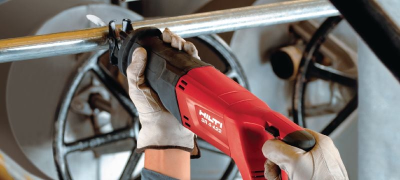 SR 4-A22 Reciprocating saw Cordless 22V reciprocating saw engineered for everyday demolition and cutting to length with minimal vibration Applications 1